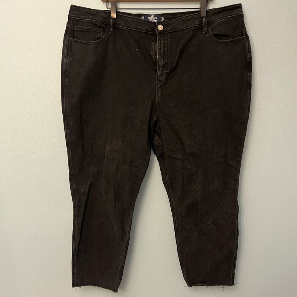 Hollister Ultra High Rise Mom Jeans